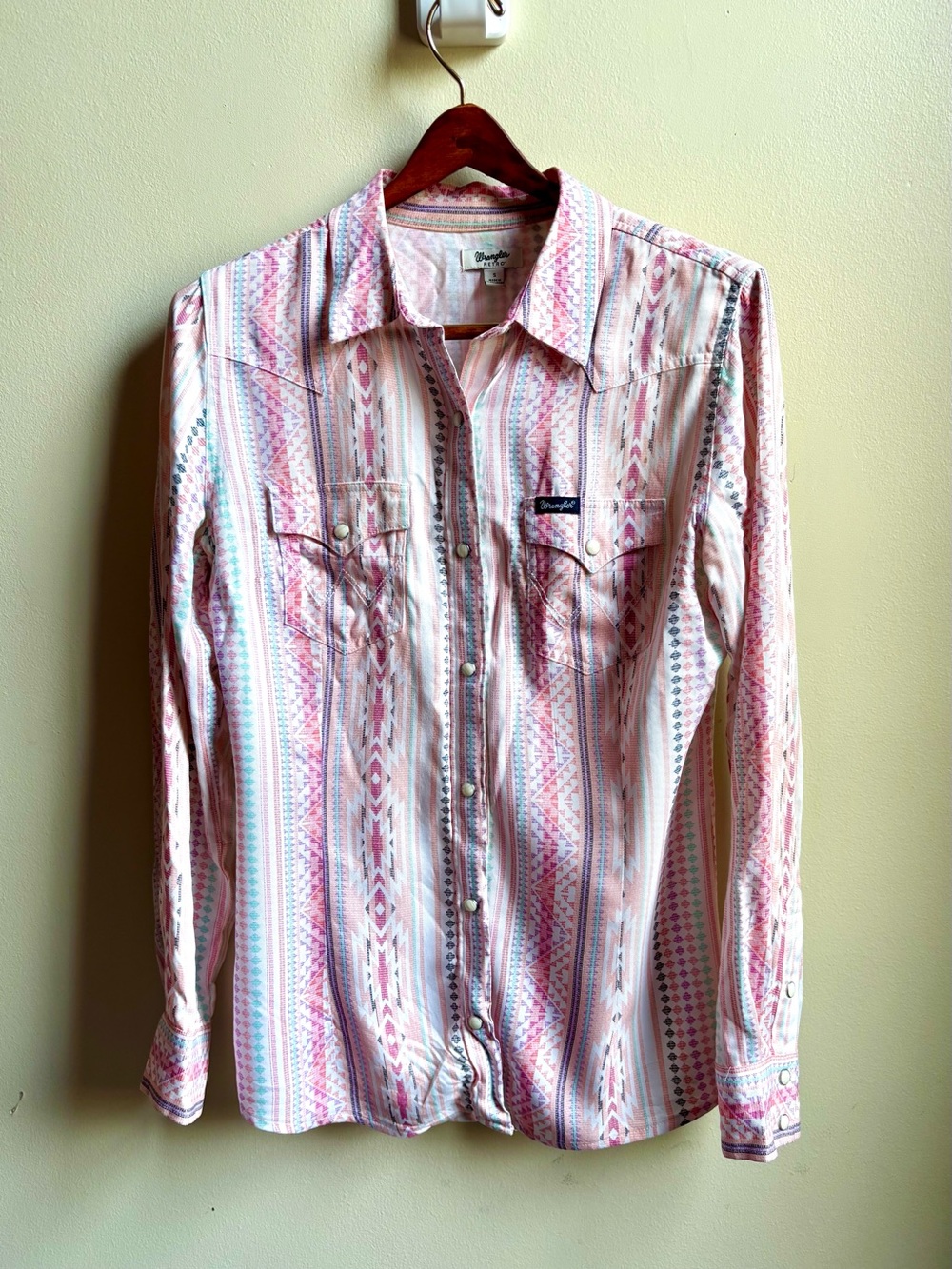 Women’s Wrangler shirt small